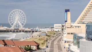 Giá nhà view biển Atlantic $215K vs Nha Trang $4.6M: Đâu là điểm rơi?