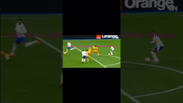 Mbappé rê bóng tốc độ khiến hàng thủ “bốc hơi”