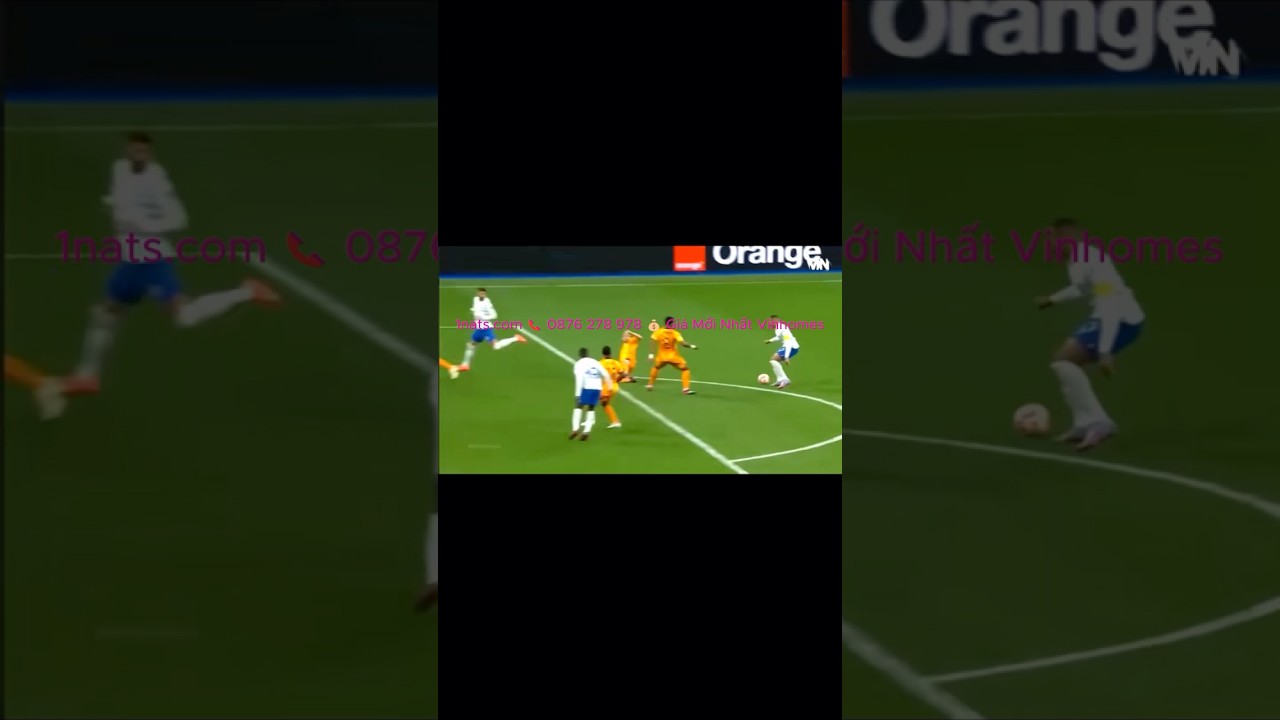 Mbappé rê bóng tốc độ khiến hàng thủ “bốc hơi”