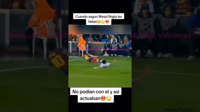 Messi rê bóng khiến hậu vệ chỉ còn cách phạm lỗi