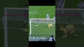 Rê bóng đỉnh cao của Messi khiến hậu vệ bất lực