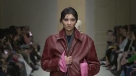 Dàn Người Mẫu Tỏa Sáng Tại Prada FW 2026/27